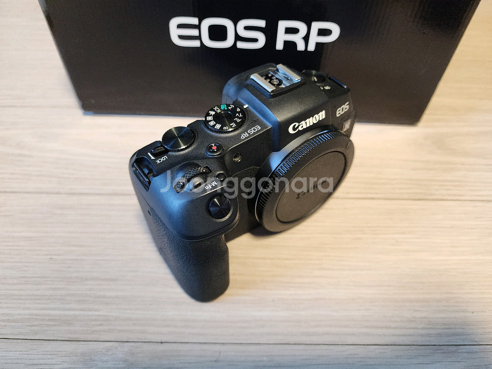 캐논 정품 eos rp 바디와 rf-s 18-45mm f4.5-6.3 is stm 번들렌즈 판매합니다.--7