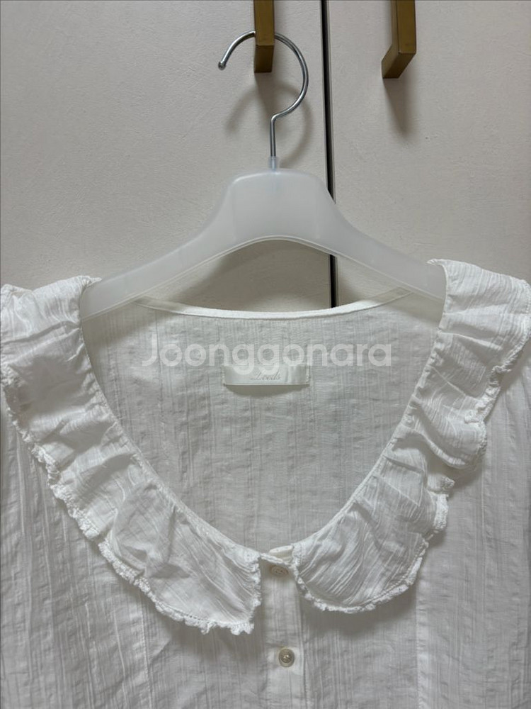 Leeds 샵리즈 더위시 러플 블라우스 아이보리 새상품--2