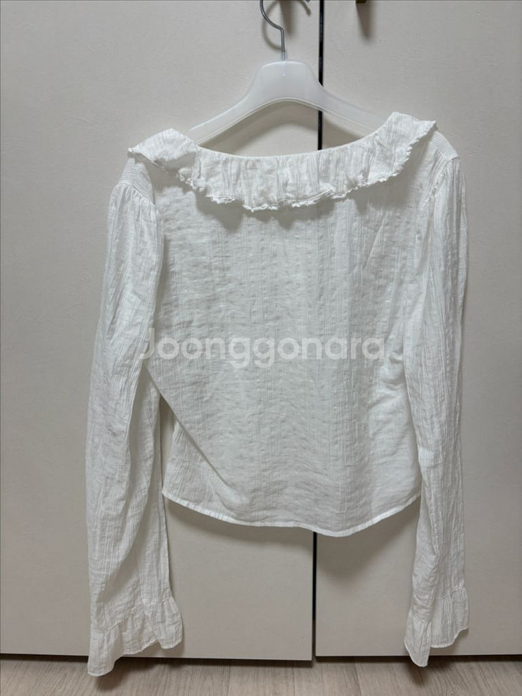 Leeds 샵리즈 더위시 러플 블라우스 아이보리 새상품--3