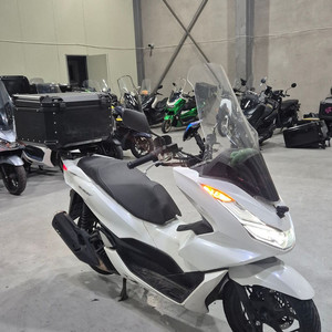 pcx125 23년형pcx125 23년형 지넷블박 구동계타이어교체완판매합니다