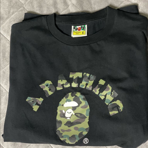 베이프 퍼스트 카모 컬리지 티셔츠 블랙 그린