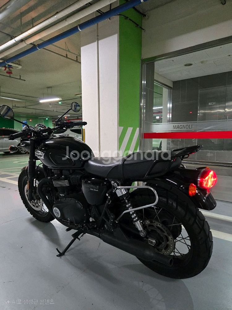 트라이엄프 크루저 오토바이--1