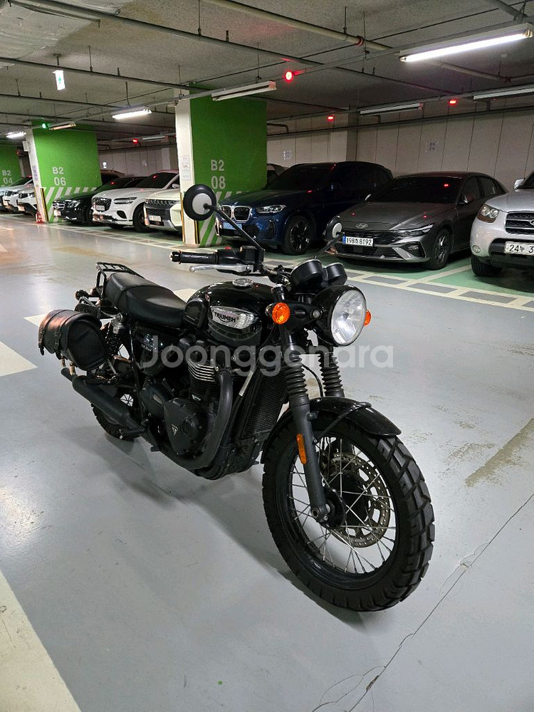 트라이엄프 크루저 오토바이--3