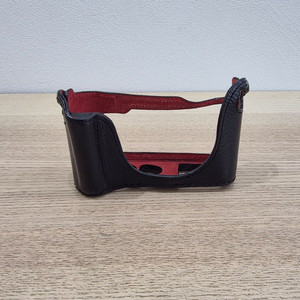 이태리 루이지 라이카 Q2 가죽 하프케이스 블랙 판매