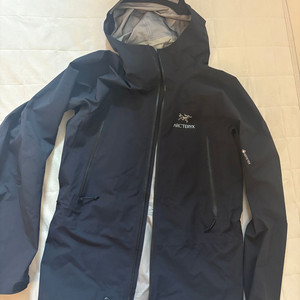 아크테릭스 제타AR 블랙 M사이즈 팝니다.