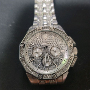 부로바 크리스탈 파베 다이얼 시계