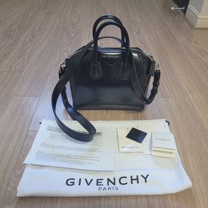 정품 지방시 안티고나 미니 블랙 급처