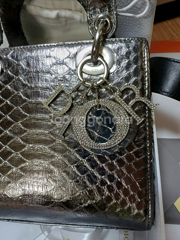 디올 레이디백 스몰 20cm 실버메탈릭 피아톤 제작--1