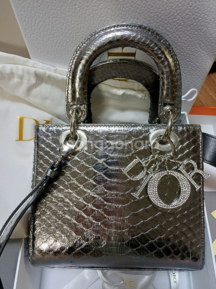 디올 레이디백 스몰 20cm 실버메탈릭 피아톤 제작--0