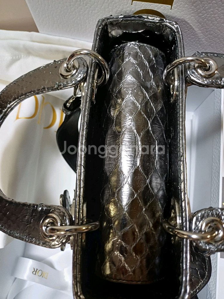 디올 레이디백 스몰 20cm 실버메탈릭 피아톤 제작--3