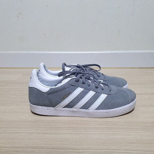 아디다스 가젤 스웨이드 그레이 스니커즈 250