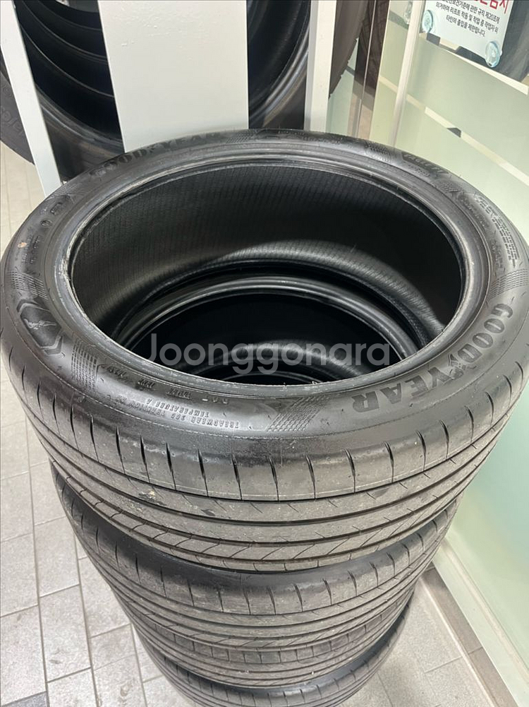 245/45R19 타이어--0