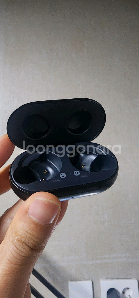 버즈 1 블랙 충전기 본체 판매합니다--1