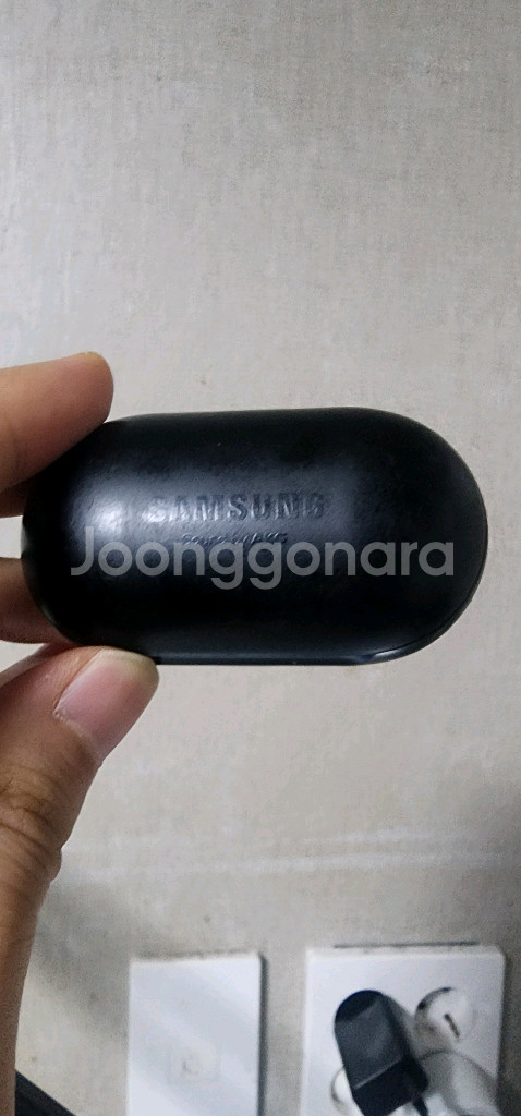 버즈 1 블랙 충전기 본체 판매합니다--0