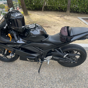 야마하 YZF-R3 오토바이 블랙