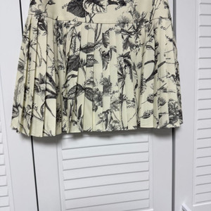 사우스케이프 플리츠 스커트