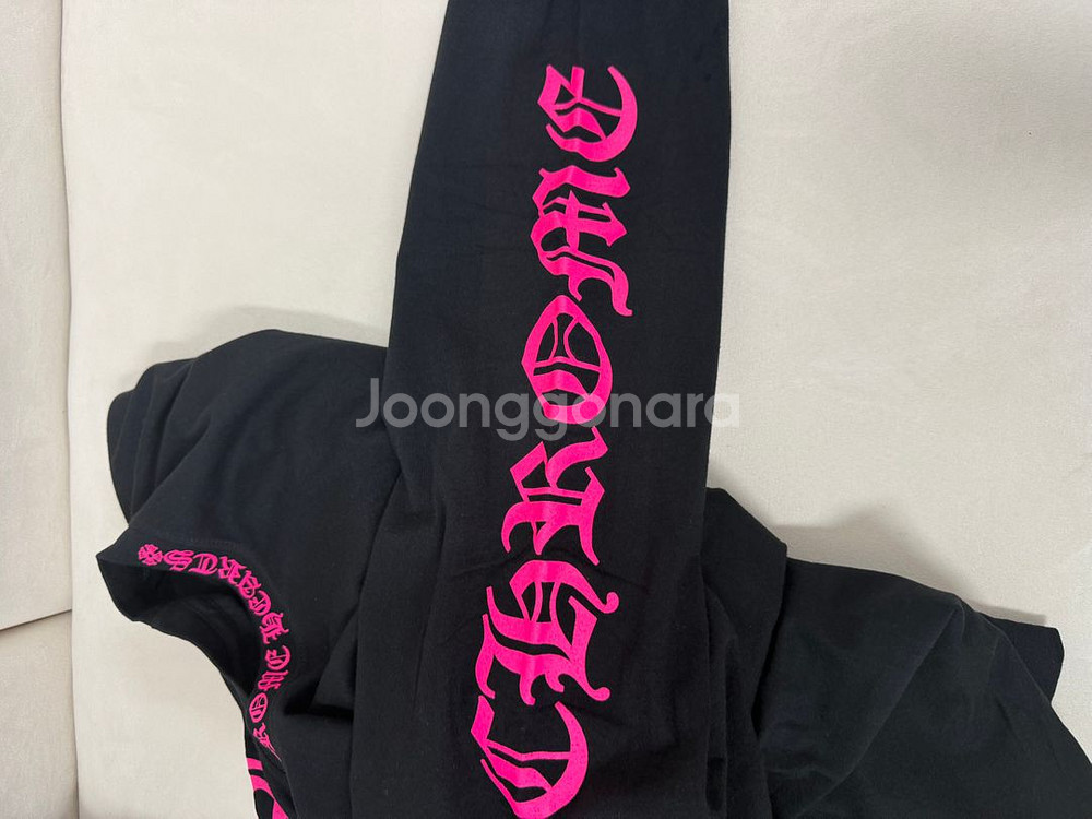 크롬하츠 핑크 넥 스크립트 로고 롱슬리브 포켓 크루 블랙 XXL--6