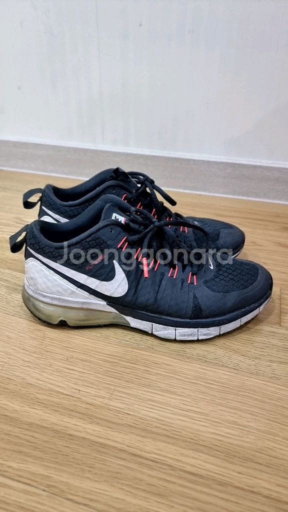 나이키 에어맥스 남성용 운동화250 팝니다.--2