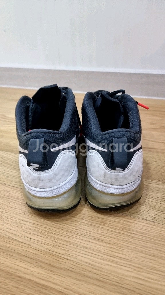 나이키 에어맥스 남성용 운동화250 팝니다.--3