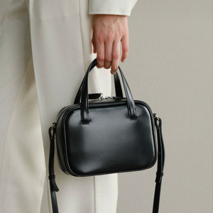 로서울 Mini Tin square tote bag 글로시 블랙