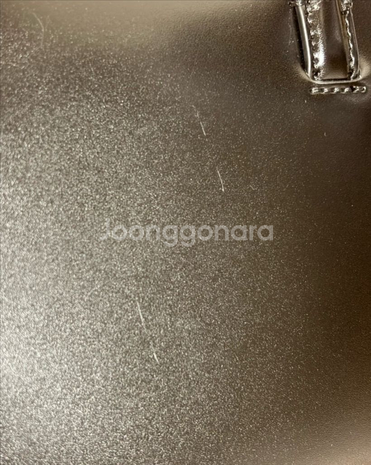 로서울 Mini Tin square tote bag 글로시 블랙--6