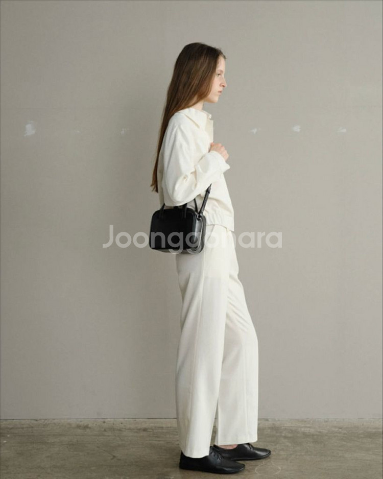 로서울 Mini Tin square tote bag 글로시 블랙--3