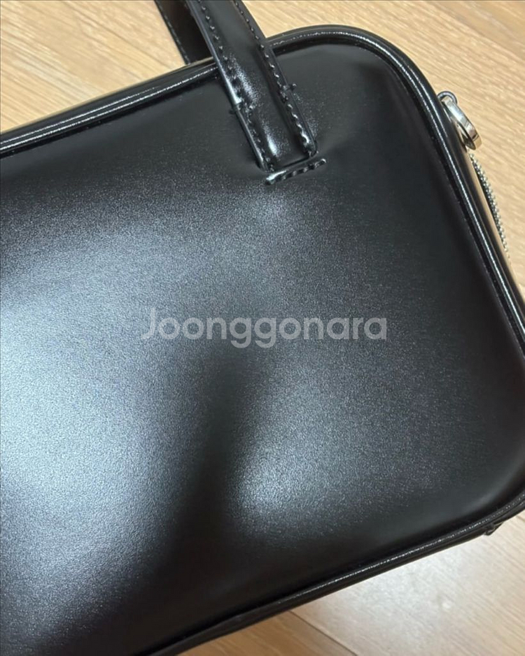 로서울 Mini Tin square tote bag 글로시 블랙--5