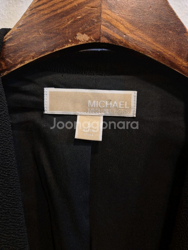 마이클 코어스 블랙 스터드 자켓--2