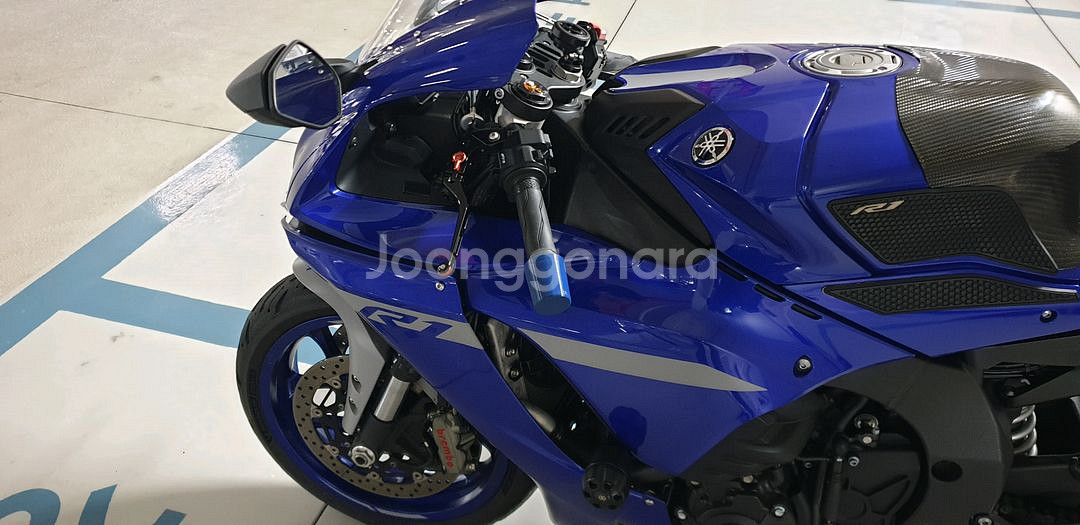 야마하 R1 스포츠바이크--1