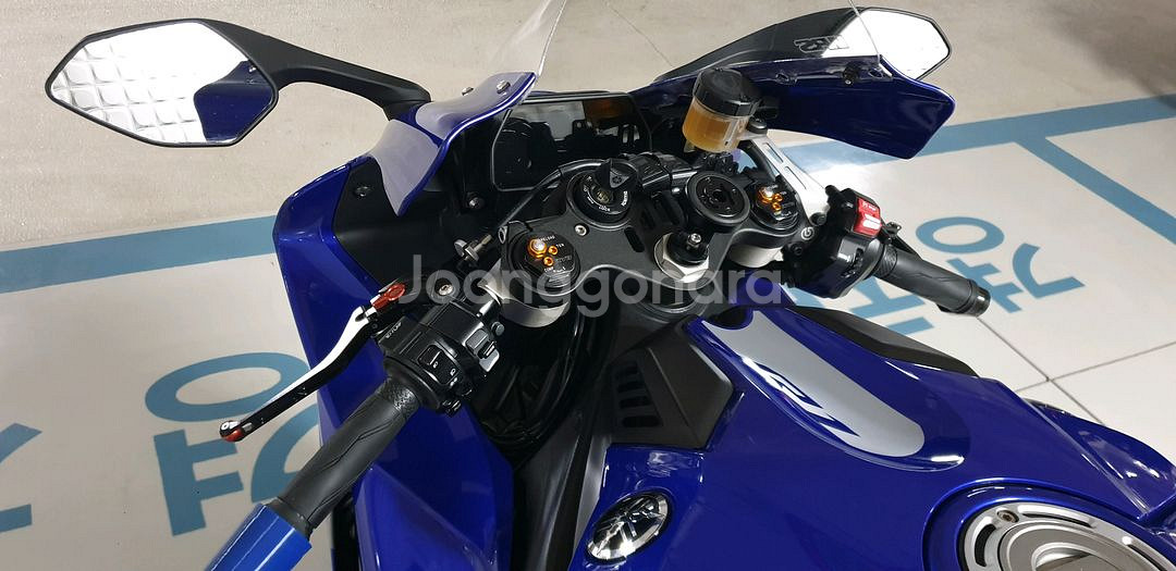 야마하 R1 스포츠바이크--3