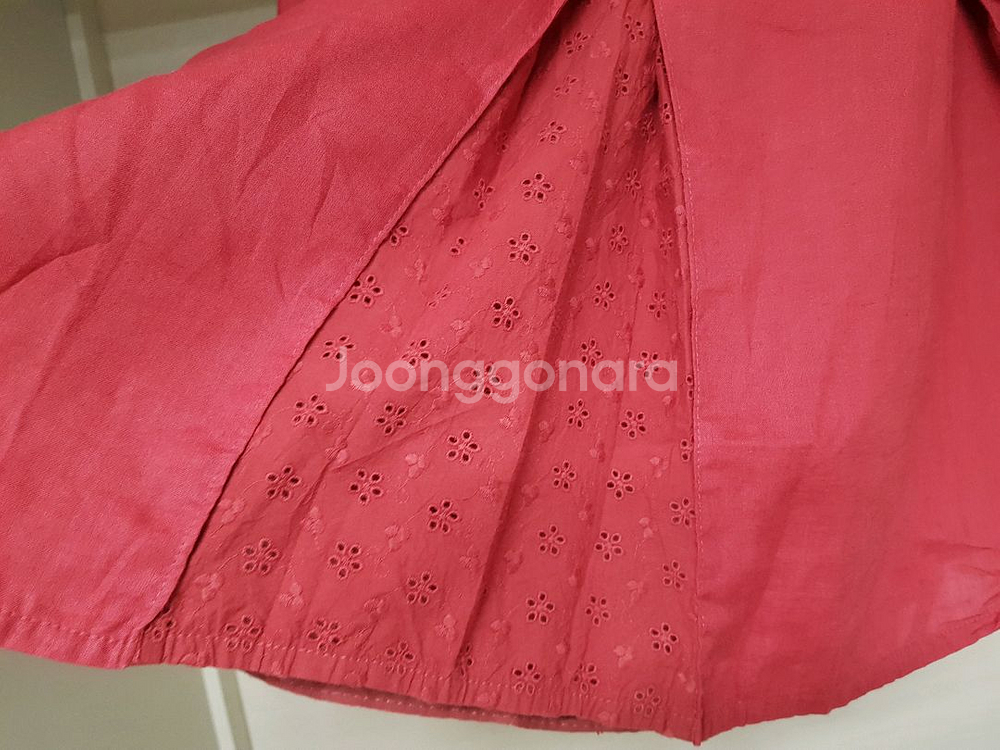 미쉘리 크로쉐배색 린넨상의--6