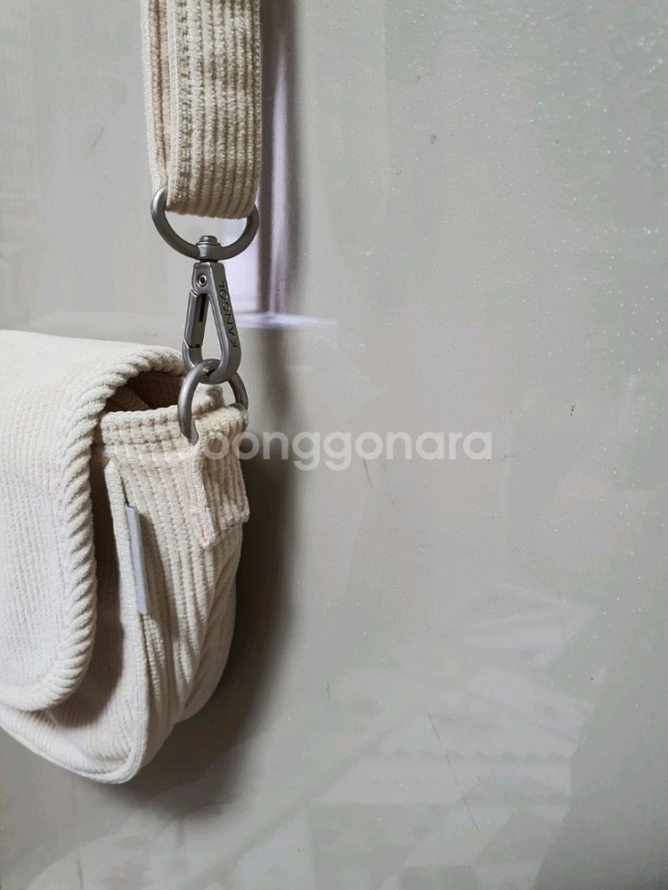 캉골 코듀로이 미니 크로스백/1.5만원--2