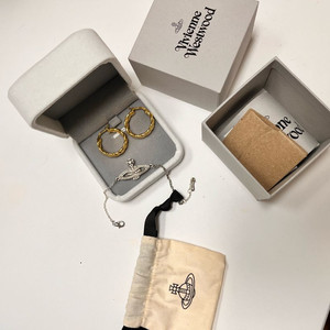 비비안웨스트우드 정품 팔찌 + 알릭스앙 골드 원터치 귀걸이