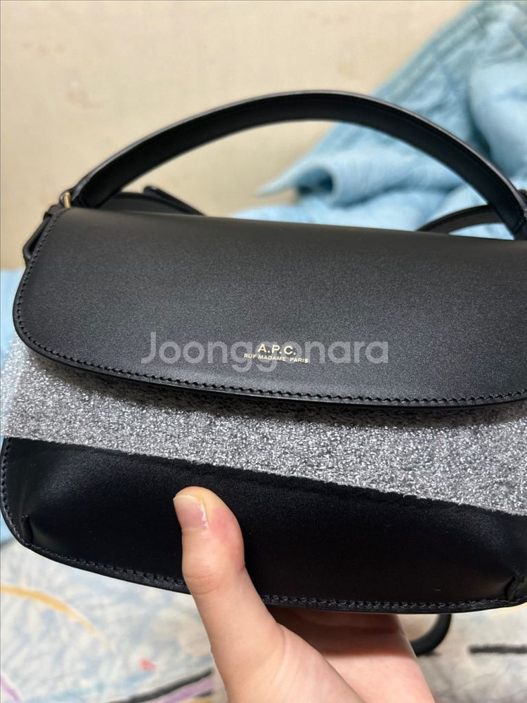 아페쎄 사라 미니 크로스백 1회 단시간착용--3