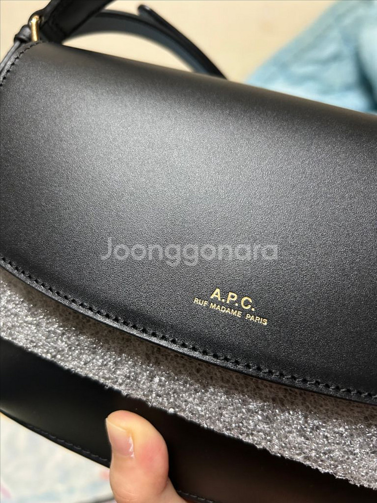 아페쎄 사라 미니 크로스백 1회 단시간착용--2