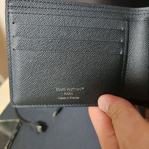 루이비통 타이가 반지갑