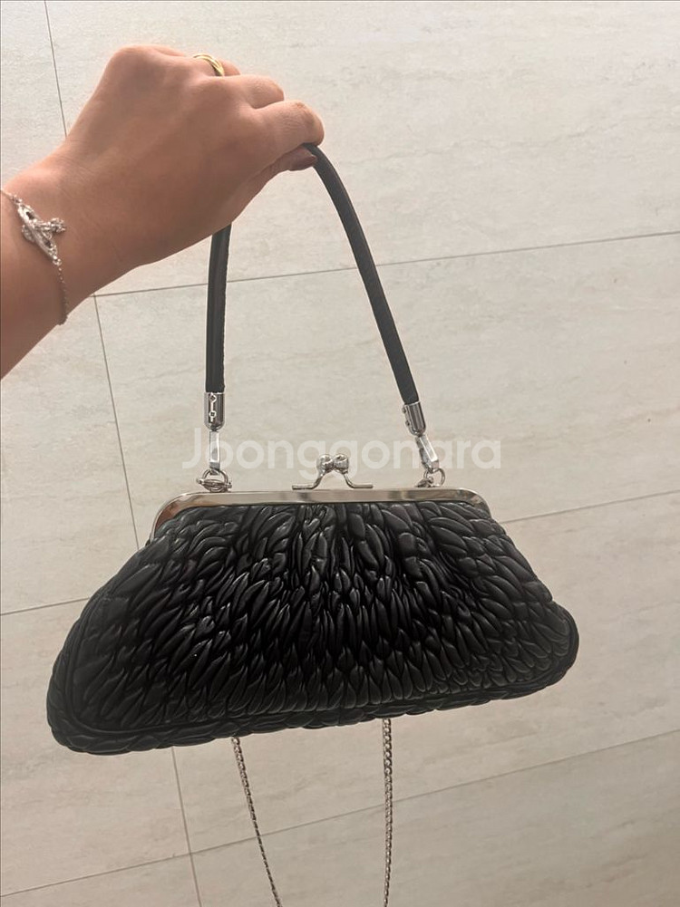 미우미우 정품 블랙 나파가죽 벨클러치백 토트, 크로스백--2