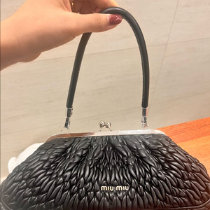 미우미우 정품 블랙 나파가죽 벨클러치백 토트, 크로스백