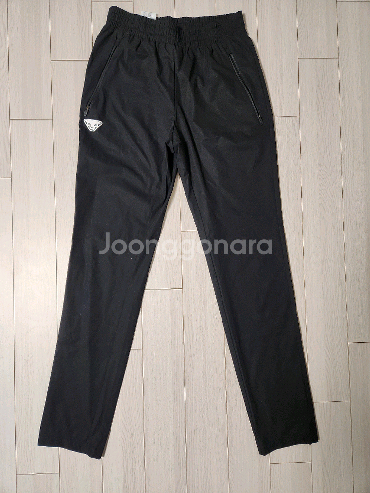 다이나핏 하이퍼 트레이닝 팬츠s(새상품급)다이나핏 하이퍼 트레이닝 바지입니다. 블랙 색상으로, 허리에는 밴딩 처리가--0