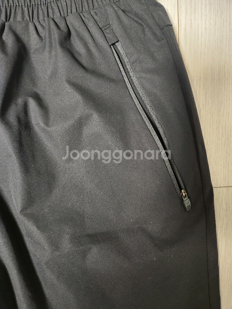 다이나핏 하이퍼 트레이닝 팬츠s(새상품급)다이나핏 하이퍼 트레이닝 바지입니다. 블랙 색상으로, 허리에는 밴딩 처리가--12