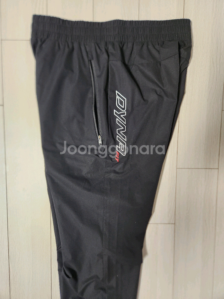 다이나핏 하이퍼 트레이닝 팬츠s(새상품급)다이나핏 하이퍼 트레이닝 바지입니다. 블랙 색상으로, 허리에는 밴딩 처리가--17