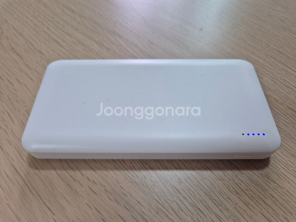 팬톤 고속충전 보조배터리 및 여러 보조배터리 판매합니다.--3