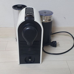 네스프레소 유밀크 C55 캡슐 커피머신 판매