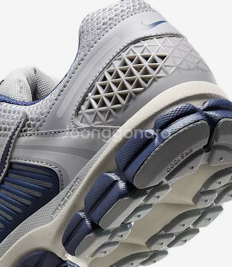 [280] 나이키 줌 보메로5 운동화--6