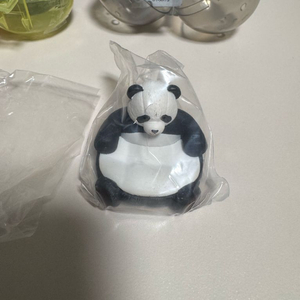 각종 가챠 피규어 및 짱구 cgv굿즈