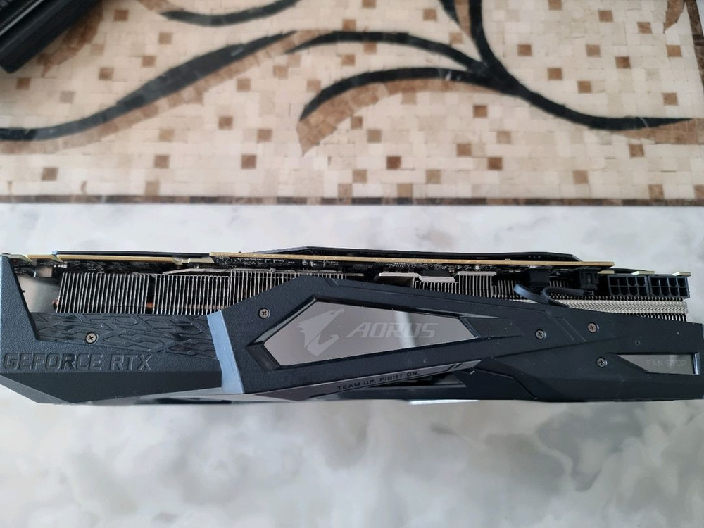 기가바이트 2080ti 어로스--2