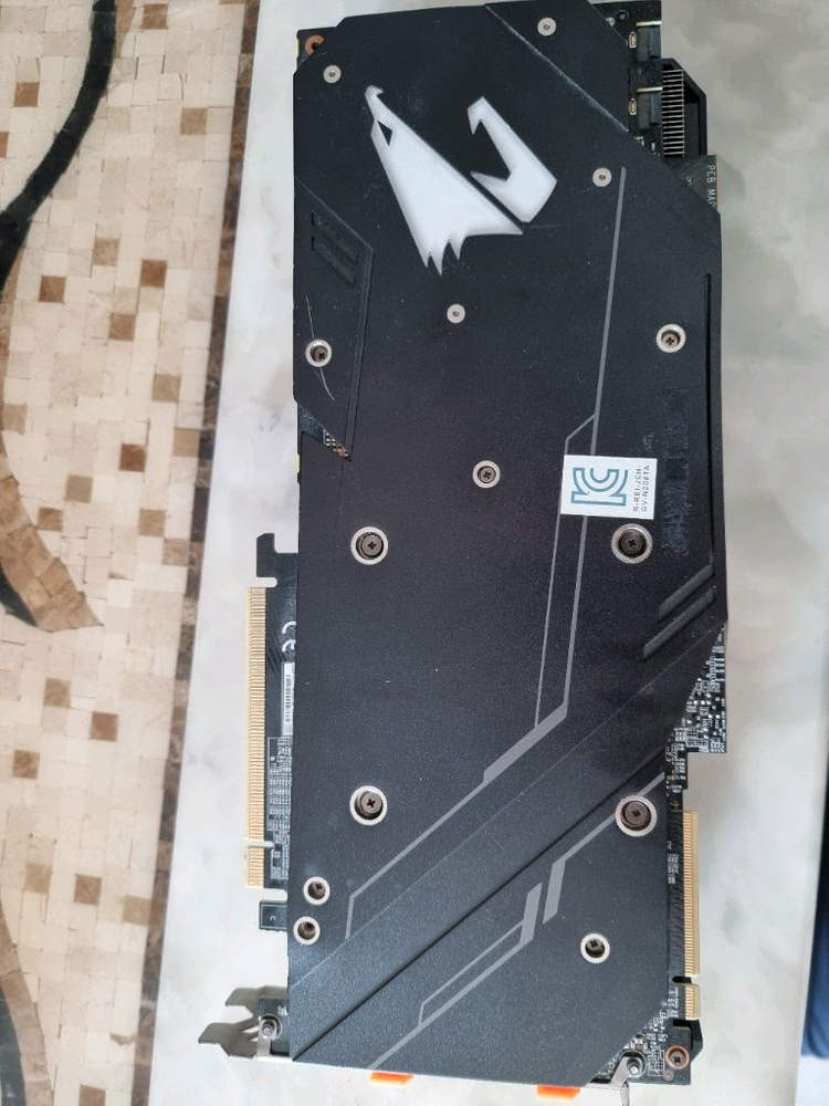 기가바이트 2080ti 어로스--1