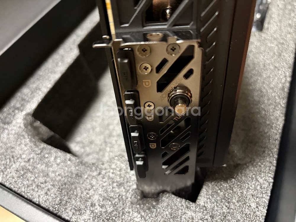 컬러풀 RTX 5070Ti Vulcan--5