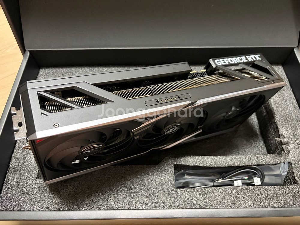 컬러풀 RTX 5070Ti Vulcan--4