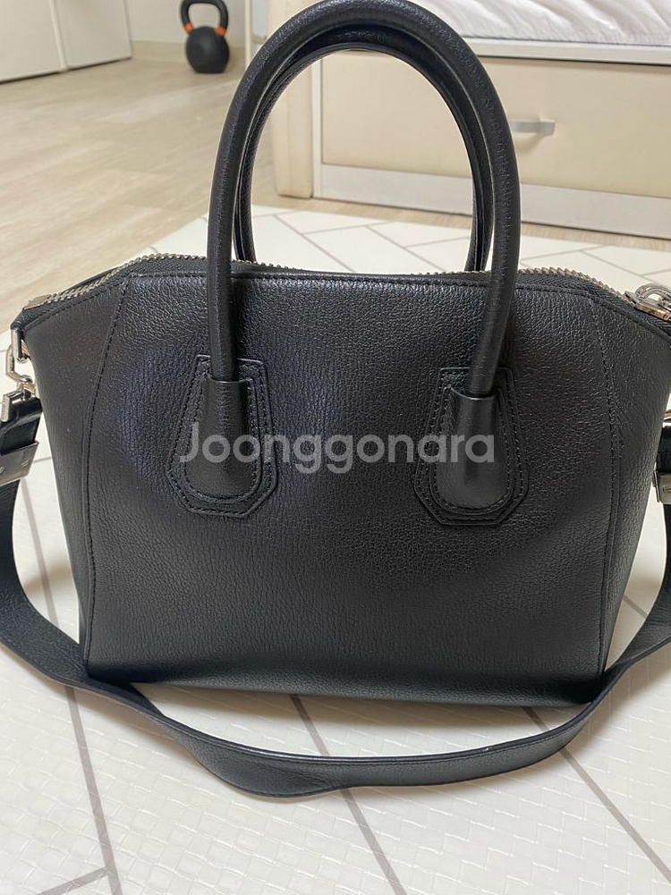 지방시 안티고나 무광 토트백--1